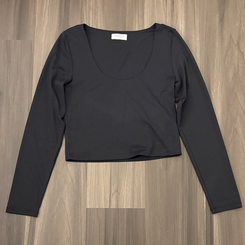 Aritzia Babaton Contour Cropped Black Long Sleeve